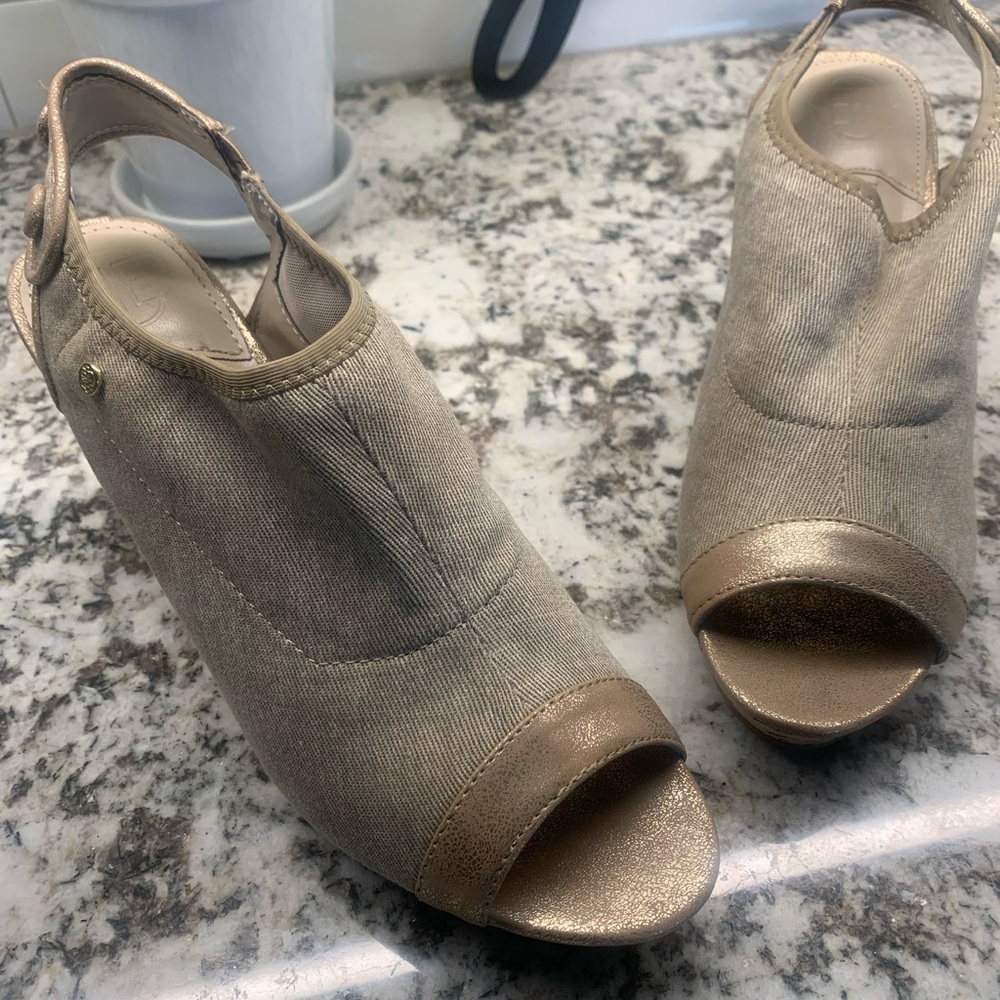 Wedge shoes